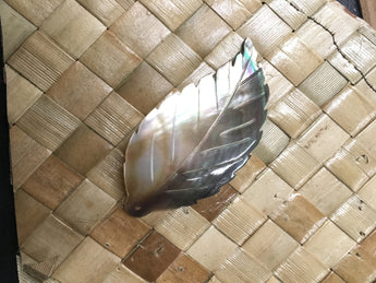 Mother of Pearl Blacklip Medium Leaf Shell